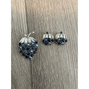 Vintage Lisner Brooch Clip on Earrings Silver & Blue Rhinestones Strawberry #449